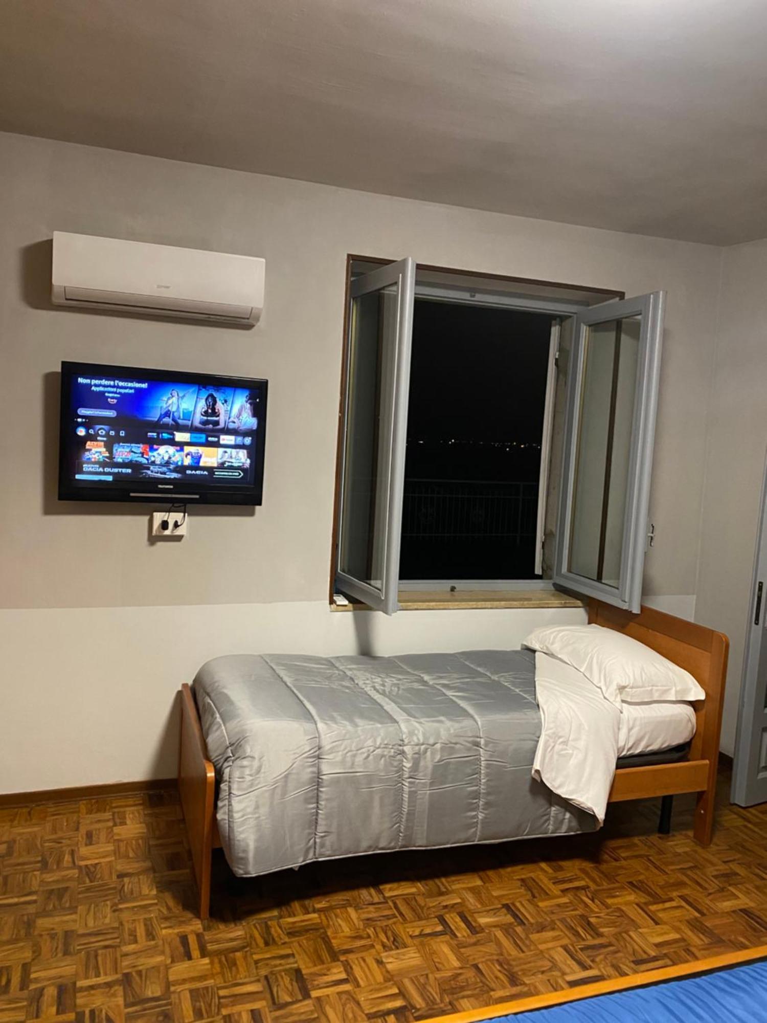 Bed and Breakfast La Casa Di Cate & Adry Envie Exterior foto